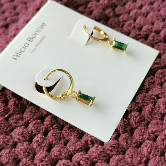 Alicia Bonnie Gold Green Crystal Twinkling Treasure earrings NEW - Picture 2 of 3